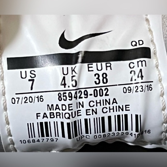 Nike Air Huarache Run SE Women's Running Shoes Size 7 Metallic Silver - Picture 8 of 10